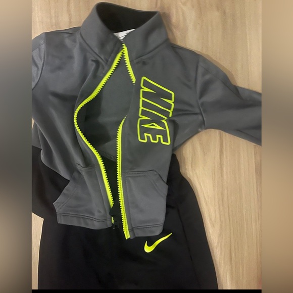 matching outfits,4Nike bundle boys  2-3-4T toddler EUC 1NWT2 outfits left - Picture 3 of 14